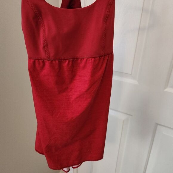 Lululemon Venus Tank, Size 4, Cranberry - Picture 5 of 11